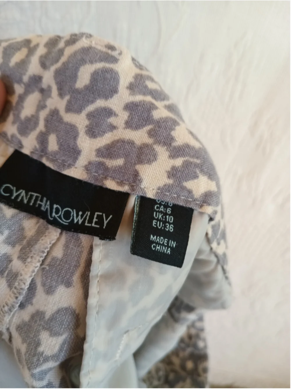 Cynthia Rowley linen shorts gray beige leopard animal print neutral Y2K low rise